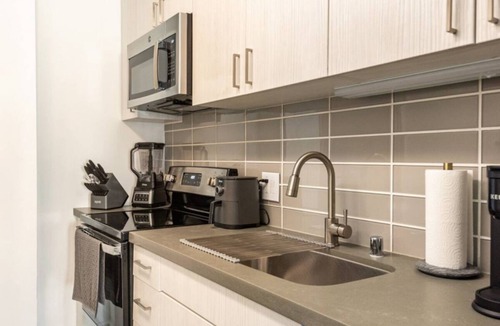 Downtown Sacramento Apartment | Lux Industrial loft in Central Downtown