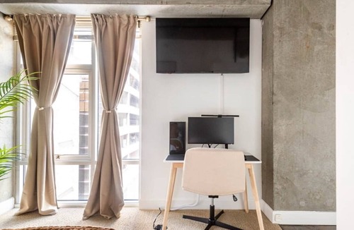 Downtown Sacramento Apartment | Lux Industrial loft in Central Downtown
