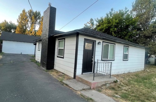 Klamath Falls House | LUX Lovely White Casita 3BR/2BA