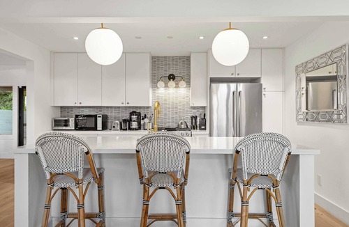 Calistoga House | LUX Private Modern Villa | Pool, Spa, & Dogs OK