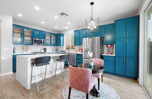 Linda House | Lux Stay w/Sauna, BBQ, Firepit, Outdoor Dining, Air Hockey Close to Hard Rock !