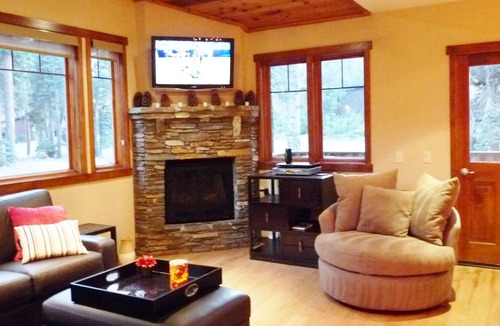 Mammoth Lakes House | Lux Vu Grayfox 4 - 3 Min Walk to Village/Gondola