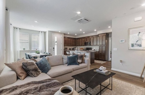 Edenvale Apartment | LUXE 2BD Condo w/Amenities