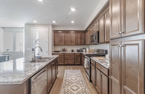 Edenvale Apartment | LUXE 2BD Condo w/Amenities