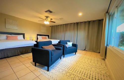 Sierra Vista House | Luxe 4BR 2BTH l Pool & Grill l Central Location l Mountain View l Family Vacation l RV Site