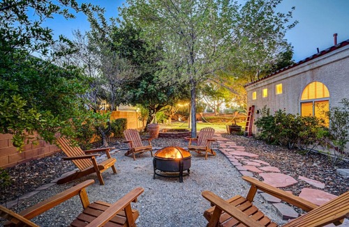 Paradise House | Luxe 6Br Home Large Pool & Grassy Yard RV Parking