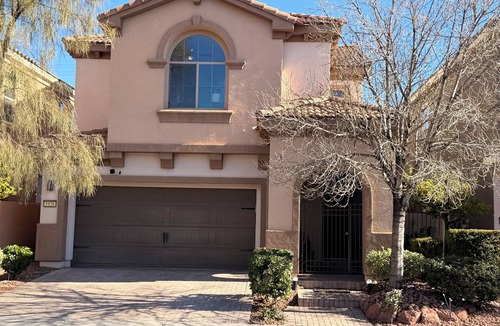 Summerlin South House | Luxe Desert Oasis in Exclusive Summerlin. Walking Distance to Golf, Shopping….