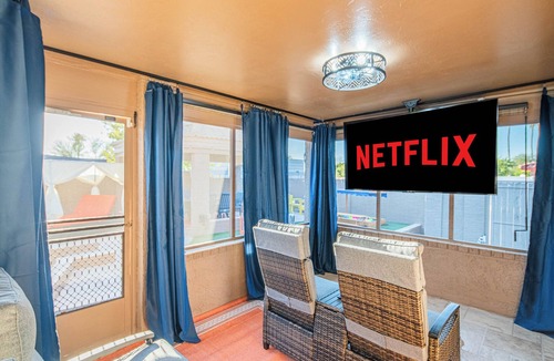 Glendale House | Luxe Haven! Heated Pool, Spa, Sauna, Golf, Theatre, Gym & Games!