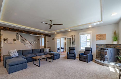 McKinleyville House | Luxe home near ocean beaches & forest with home theater, kayaks, deck, & firepit