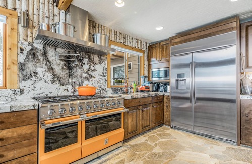 Incline Village Cabin | Luxe Lake View Lodge sleeps 18; Full-gym, Spa, & Firepit.