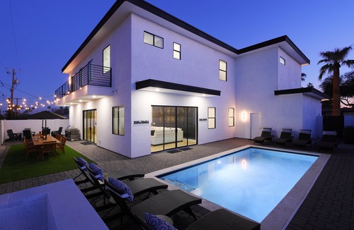 South Scottsdale Cottage | Luxe - Nouveau - Sparkling Pool - Walk to Old Town