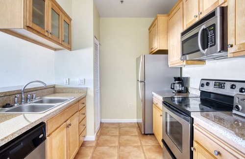 San Bruno Apartment | Luxe San Bruno 2BR w/Pool, Gym, W/D, near trains + shops, by Blueground