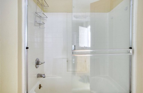 San Bruno Apartment | Luxe San Bruno 3BR w/ Pool, W/D & Gym, easy highway access, by Blueground