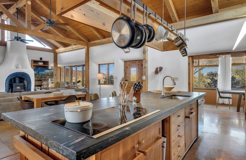Tucson House | Luxe Straw Bale home on 3+ acres, 20 min to downtown!