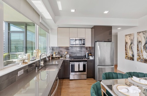 East Village Apartment | Luxurious 2-bedroom in downtown San Diego with Pool and Fitness room