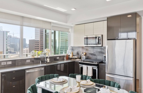 East Village Apartment | Luxurious 2-bedroom in downtown San Diego with Pool and Fitness room