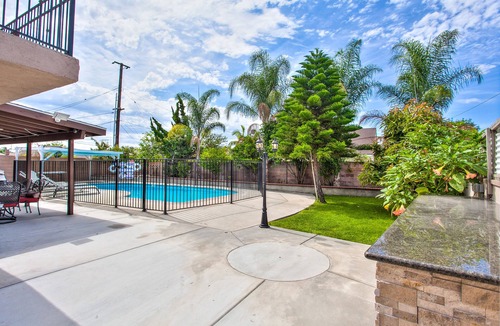 Southwest Anaheim House | Luxurious 4400 sqft house Disneyland, Knotts, water park, beach, Kid's rooms