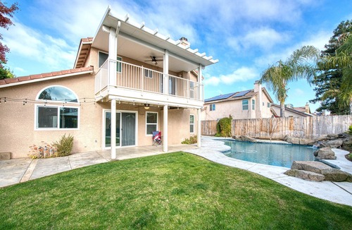 Clovis House | Luxurious Beautiful Home in Clovis with Pool