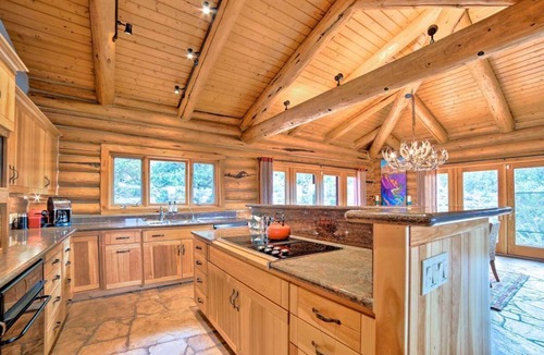 Spanish Valley House | Luxurious Log Cabin Near Moab & Red Rock Canyons!