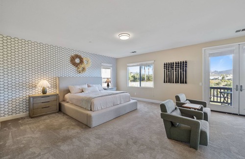 San Diego House | Luxurious Redesigned Home in a Prestigious Neighborhood