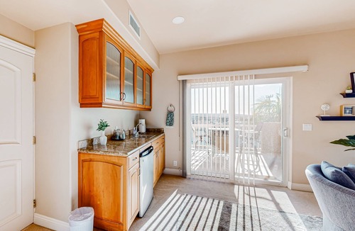Morena House | Luxurious SoCal villa with multiple indoor/outdoor living areas, BBQ & fireplace