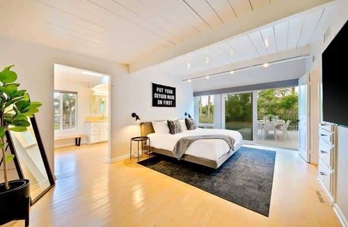 Solana Beach House | Luxurious Solana Beach Oasis: 5BR Family Retreat with Ocean Breeze, Pool & Hot Tub!