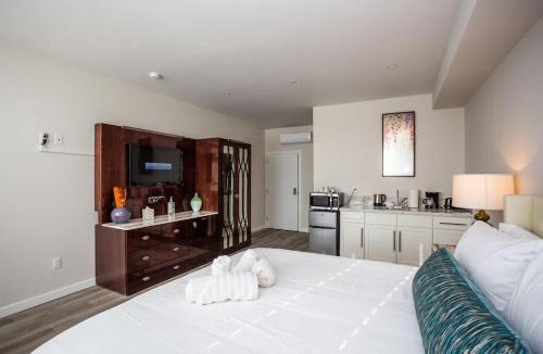 Bankers Hill Hotel | Luxurious Studio in Heart of San Diego w Cali King