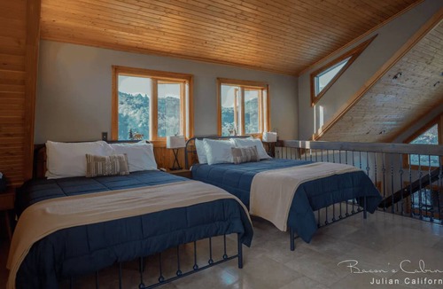 Julian Cabin | Luxurious & Unique Craftsman Style Cabin in Julian California