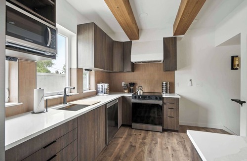 Kerns House | Luxury 2BR New Spanish Townhome Fast WiFi AC