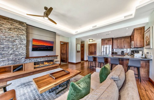 Lakeside Park Condo | Luxury 2Br Residence steps from Heavenly Village & Gondola