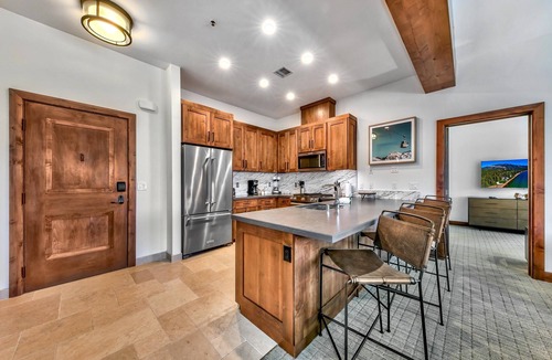 Lakeside Park Condo | Luxury 2Br Residence steps from Heavenly Village & Gondola Book 7 Nights for 10% Off by RedAwning