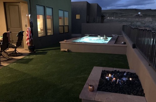 St. George House | Luxury 3 Bd, 4Ba, heated pool, Peloton, Zion, Bryce, Golf! No Cleaning Fees!
