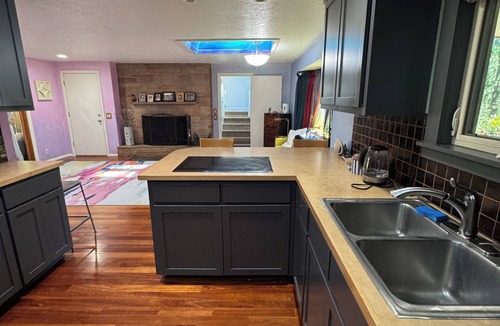 Western House | Luxury 3-bed 2-bath forest home in the city - 2.5 miles to UofO & Hayward Field