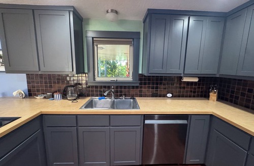 Western House | Luxury 3-bed 2-bath forest home in the city - 2.5 miles to UofO & Hayward Field
