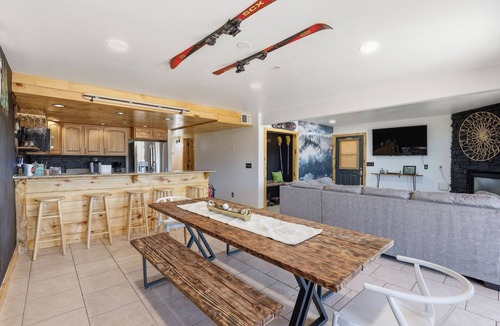 Meadow View Heights Apartment | Luxury 3 bedroom apartment with amazing view