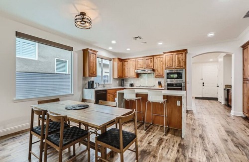 Roseville House | Luxury 3bd/2ba Roseville Home Hot Tub & Game Room
