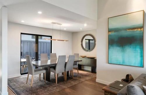 Claremont Hills House | Luxury 3BR Hillside Retreat wAC Panoramic View