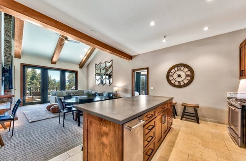 South Lake Tahoe Condo | Luxury 3Br Residence steps from Heavenly Village & Gondola