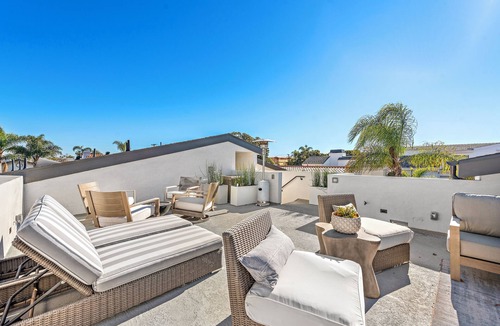 Corona del Mar House | Luxury 4Bedroom home only 2 blocks from the beach!