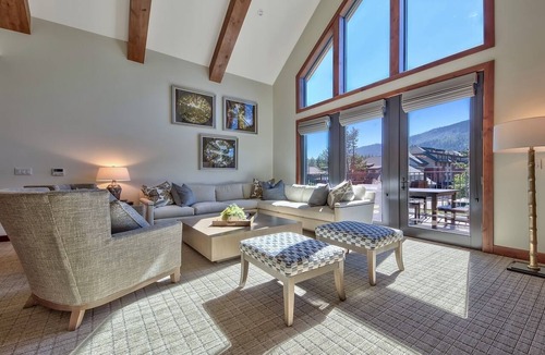 Lakeside Park Condo | Luxury 4Br Residence steps from Heavenly Village & Gondola by RedAwning