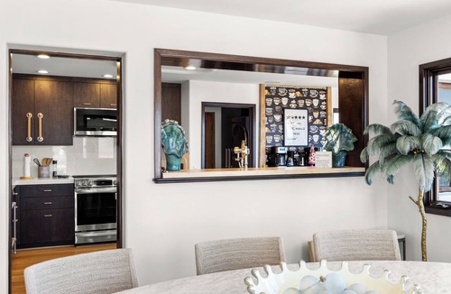 Avalon Condo | Luxury 4BR Villa: Vaulted Ceilings + Ocean Views + 6-seat golf cart.