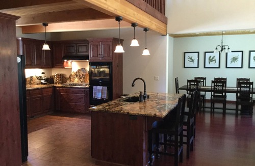 Shaver Lake House | Luxury 5 Bedroom 4.5 Bathroom Shaver Lake Home in Wildflower Village with AC