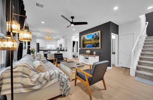 Las Vegas House | Luxury 5 Bedroom Desert Oasis- The Viva Las Vegas House