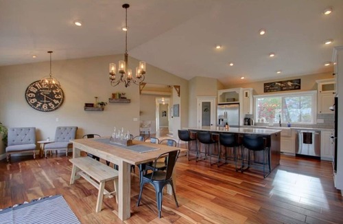 Jacksonville House | Luxury 5BR mountain-top retreat with private pool, breathtaking views, and total privacy. Sleeps 14 with spacious living areas, gourmet kitchen, and kid-friendly game space. Minutes to Jacksonville, wineries, and Ashland.