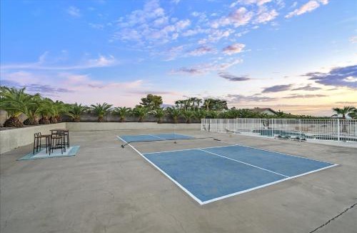 Foothills House | Luxury 5BR Retreat Pool Hot Tub Gym 7000sqf