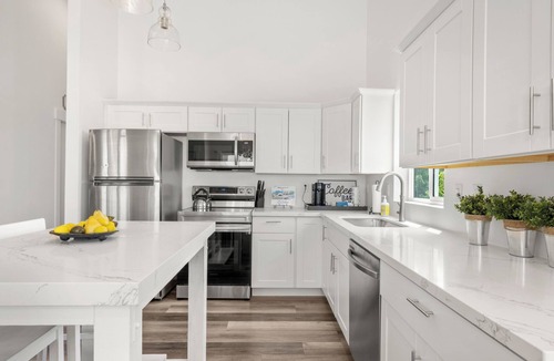 West Haven House | Luxury 6BR |Hot Tub |Private Pickleball |Sleeps 15