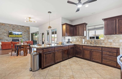 Mesa House | Luxury 6BR Retreat - Pool, BBQ, Theater and Games