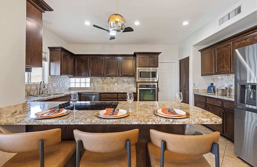 Mesa House | Luxury 6BR Retreat - Pool, BBQ, Theater and Games