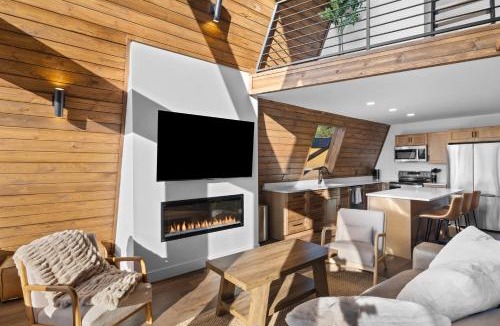 Glendale House | Luxury A-Frame Retreat near Zion & Bryce with Hot Tub
