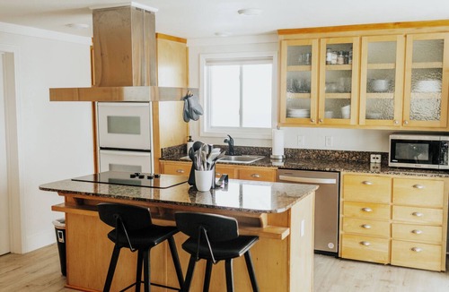 Mullan House | Luxury adventure hub, game room,fire pit, well-appointed kitchen, stunning view!